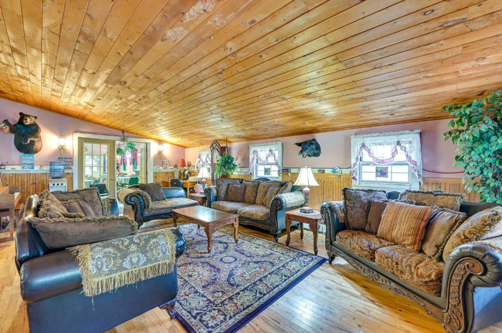 Lanesville Home with Pool Table, Bar and Deck!